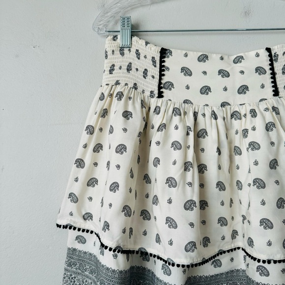 Springfield Paisley Boho Cream and Gray  Short Skirt Women’s Size 8 - Picture 7 of 8